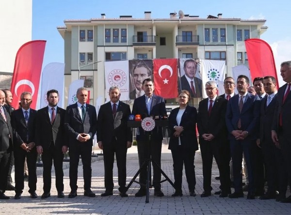 Konya'da 4 katlı bina çöktü! Enkaz altında kalanlar var
